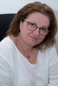 Dr. Lővei Csilla